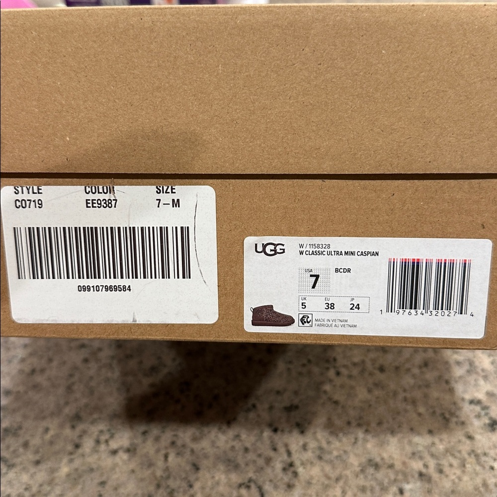 UGG® Classic Ultra mini boots in leopard print - Picture 6 of 10